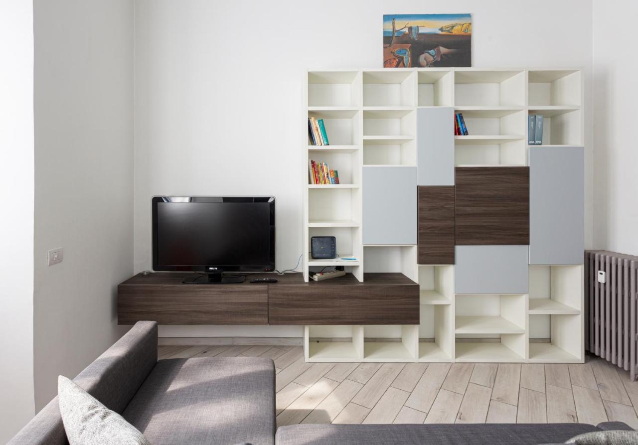 Spacious Retreat Steps From Lambrate Metro- Via Pacini ミラノ エクステリア 写真